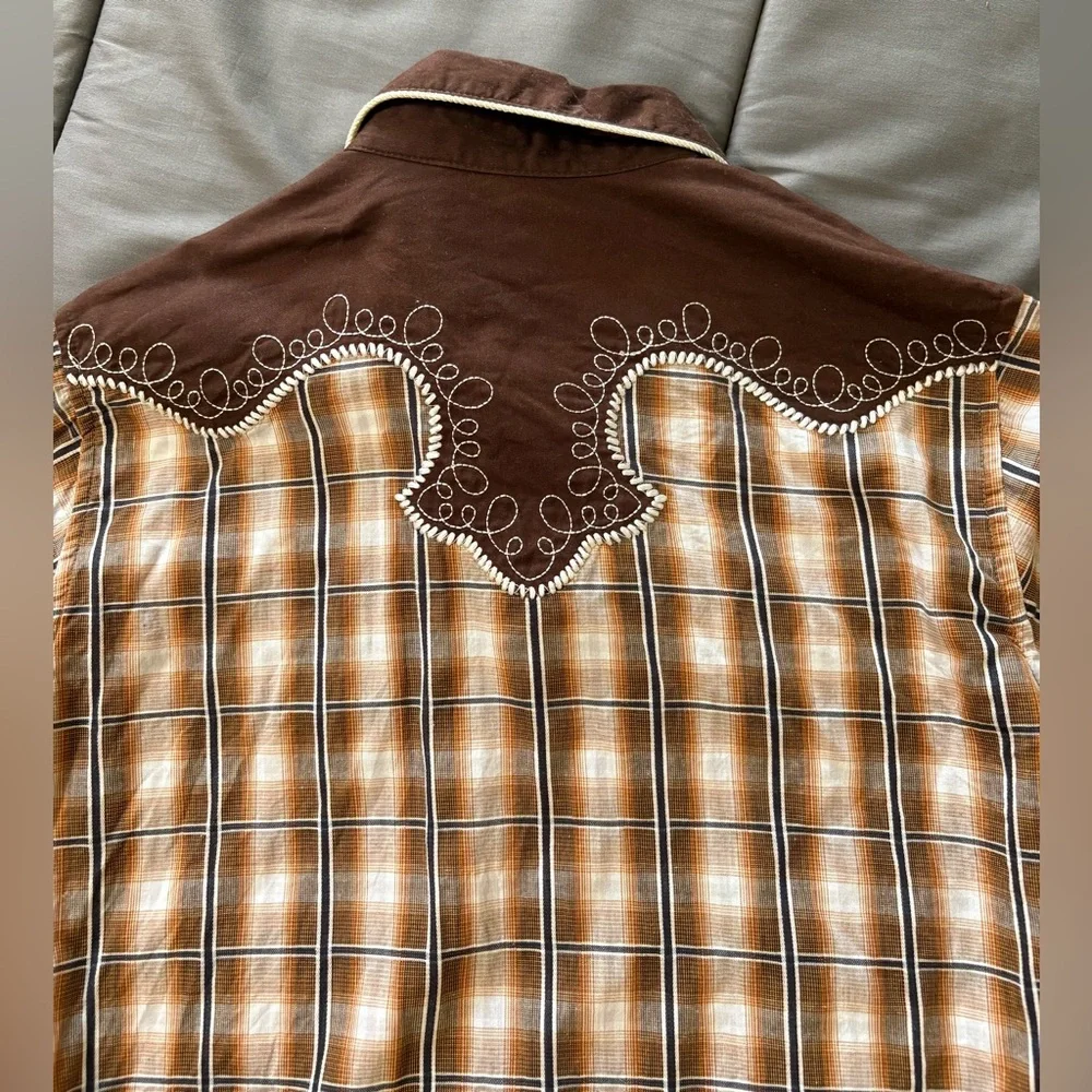 Vintage ladies pearl snap yoke Brown Plaid Western Snap-Front Shirt - Picture 10 of 10